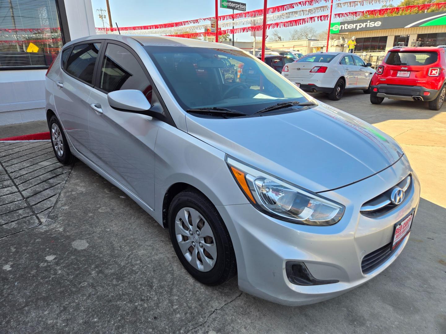 2015 SILVER Hyundai Accent GS 5-Door 6A (KMHCT5AE0FU) with an 1.6L L4 DOHC 16V engine, 6-Speed Automatic transmission, located at 503 West Court, Seguin, TX, 78155, (830) 379-3373, 29.568621, -97.969803 - Photo#1